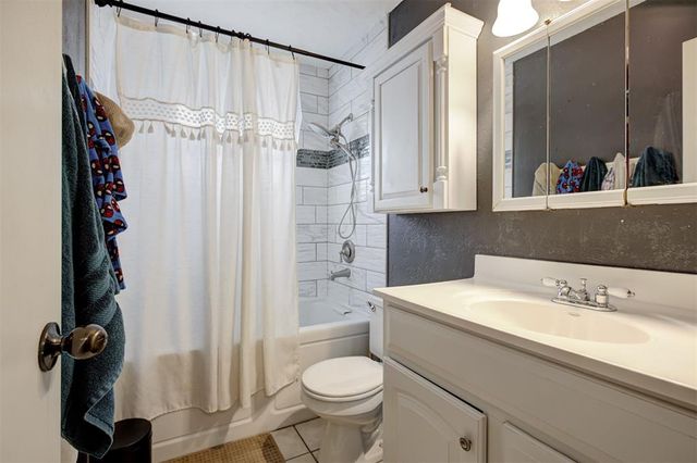 125 SW 11th Street, Moore, OK 73160