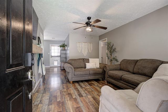 125 SW 11th Street, Moore, OK 73160