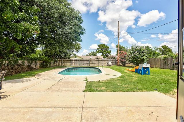 125 SW 11th Street, Moore, OK 73160