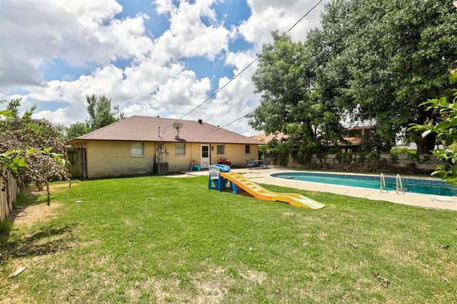 125 SW 11th Street, Moore, OK 73160