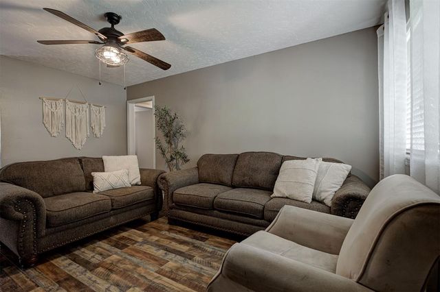 125 SW 11th Street, Moore, OK 73160