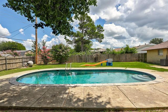 125 SW 11th Street, Moore, OK 73160