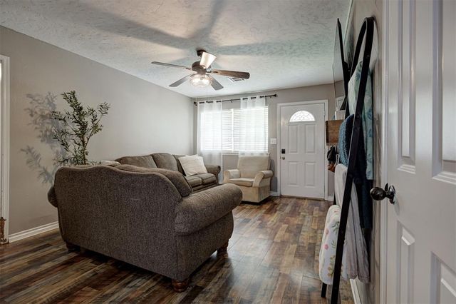 125 SW 11th Street, Moore, OK 73160