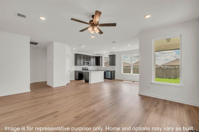 7042 Cottage Square, Tyler, TX 75703