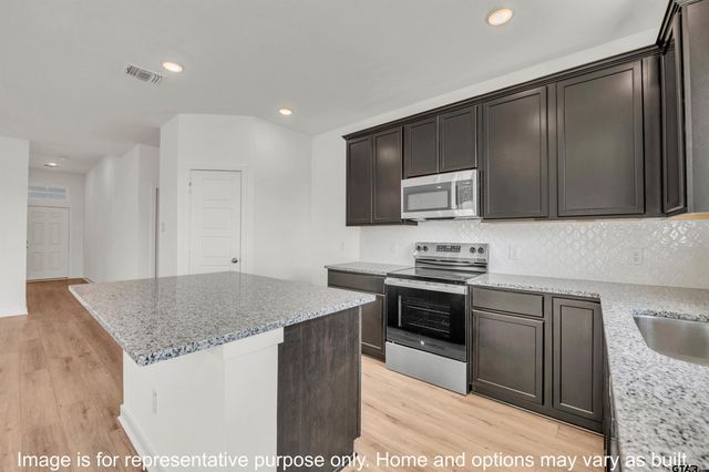 7042 Cottage Square, Tyler, TX 75703