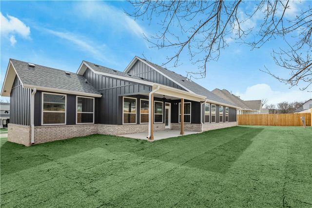 806 Mueller Way, Prairie Grove, AR 72753