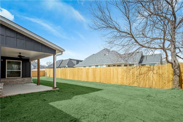 806 Mueller Way, Prairie Grove, AR 72753