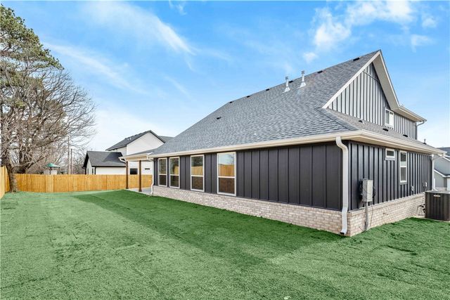 806 Mueller Way, Prairie Grove, AR 72753