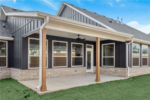 806 Mueller Way, Prairie Grove, AR 72753