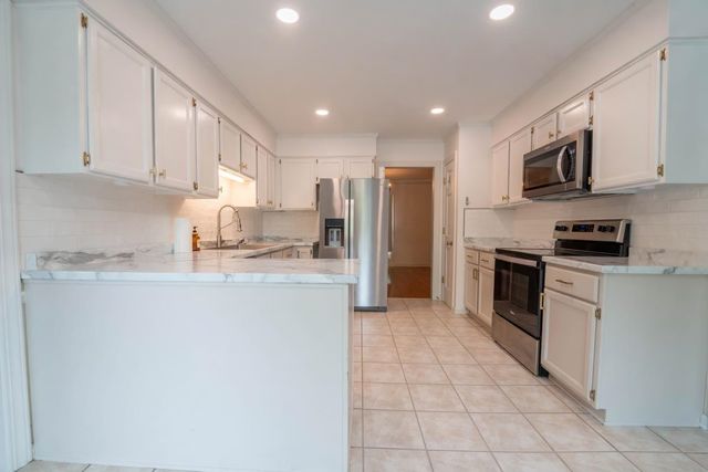 2063 DALKEITH DR, Germantown, TN 38139