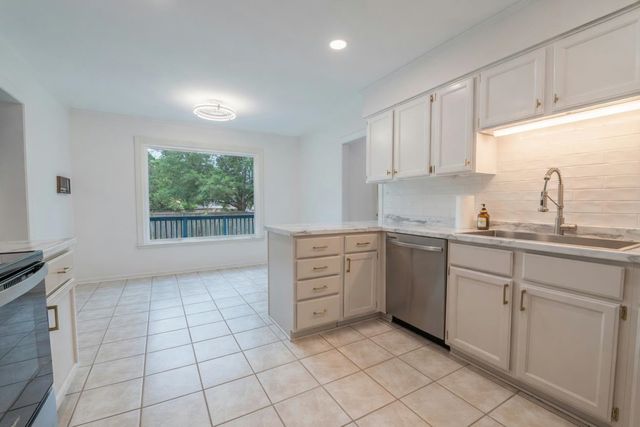 2063 DALKEITH DR, Germantown, TN 38139