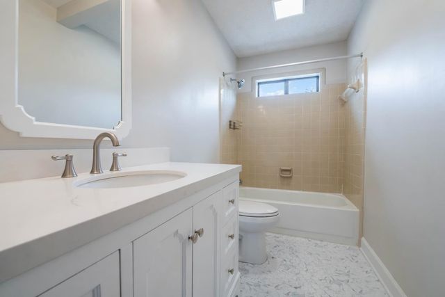 2063 DALKEITH DR, Germantown, TN 38139
