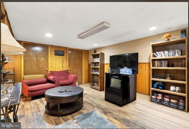 1644 HUNTINGDON RD, Abington, PA 19001