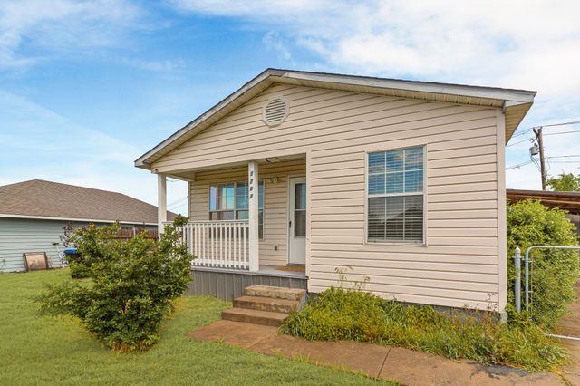 1702 Manor Garden, Greenville, TX 75401