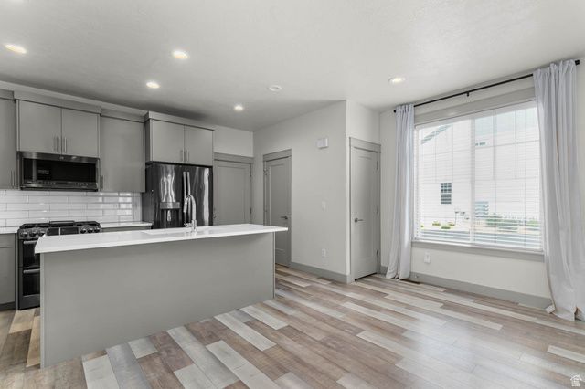 272 E KIRSTEN LN, North Salt Lake, UT 84054