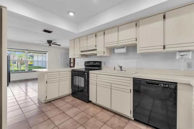 121 W Cypress Road, Greenacres, FL 33467