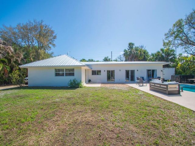 527 E Causeway Boulevard, Vero Beach, FL 32963