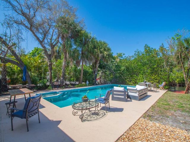 527 E Causeway Boulevard, Vero Beach, FL 32963