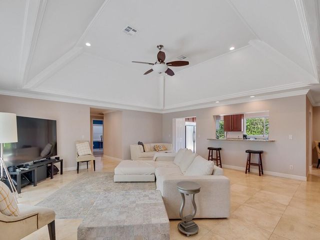 527 E Causeway Boulevard, Vero Beach, FL 32963