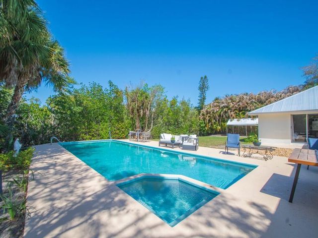 527 E Causeway Boulevard, Vero Beach, FL 32963
