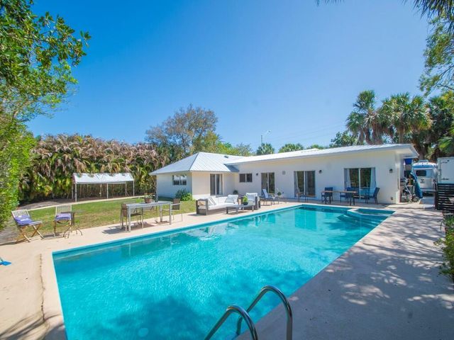 527 E Causeway Boulevard, Vero Beach, FL 32963