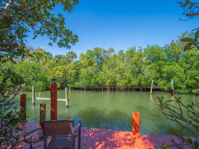 527 E Causeway Boulevard, Vero Beach, FL 32963