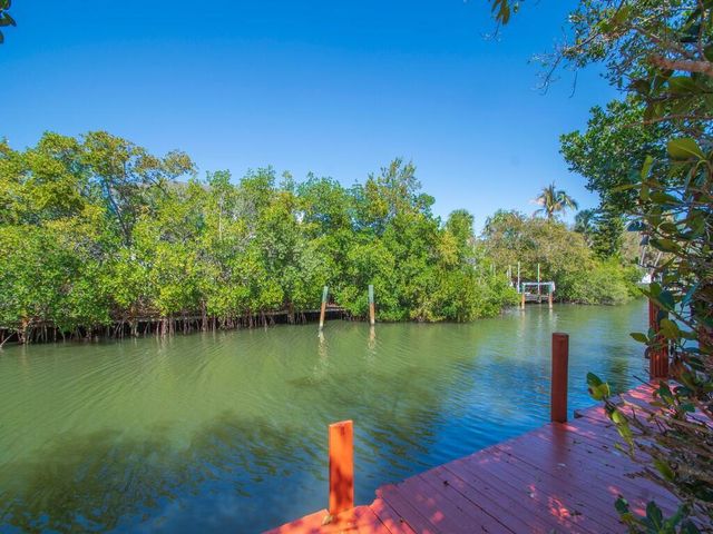 527 E Causeway Boulevard, Vero Beach, FL 32963