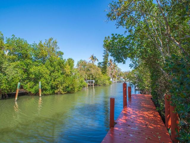 527 E Causeway Boulevard, Vero Beach, FL 32963