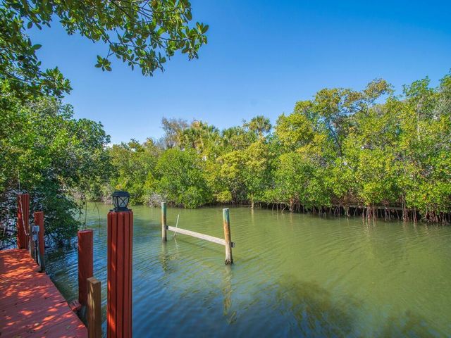 527 E Causeway Boulevard, Vero Beach, FL 32963