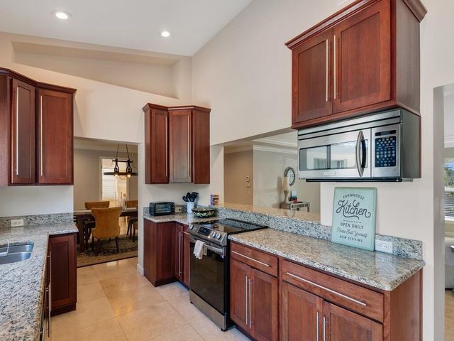 527 E Causeway Boulevard, Vero Beach, FL 32963