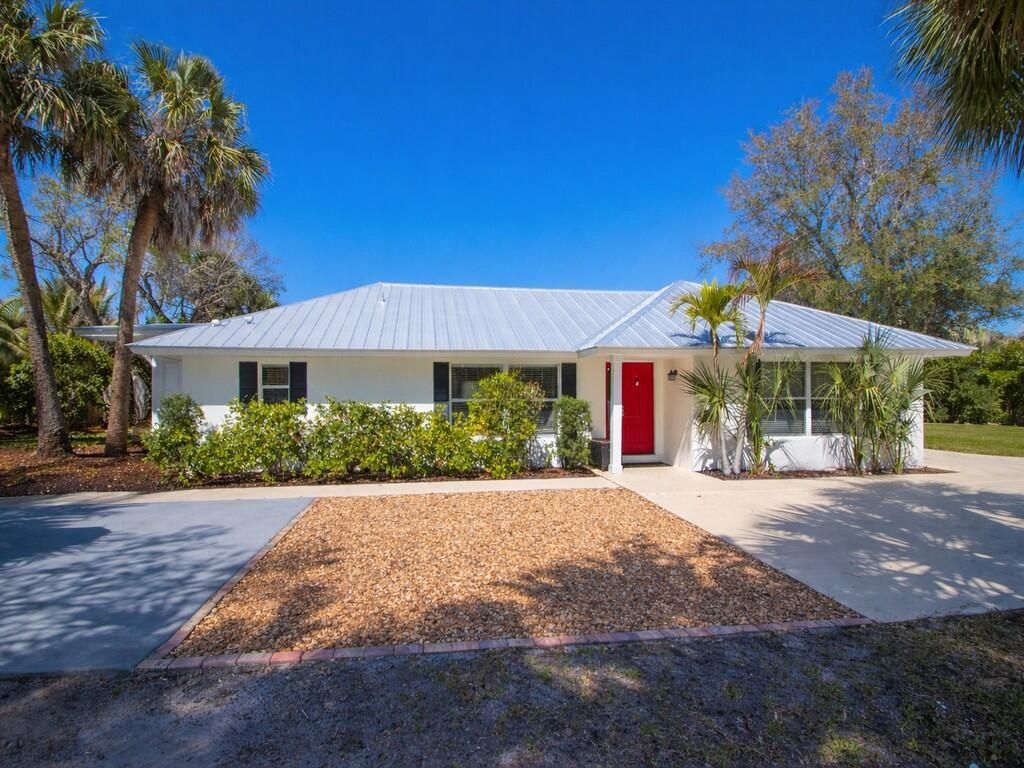 527 E Causeway Boulevard, Vero Beach, FL 32963