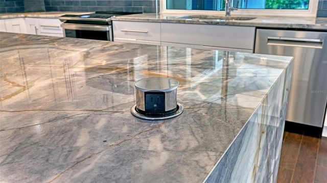 8010 CONSERVATORY DRIVE, Sarasota, FL 34243