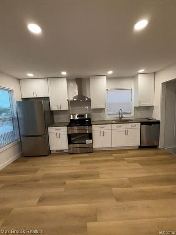 45 Pleasantview Drive, Pontiac, MI 48341