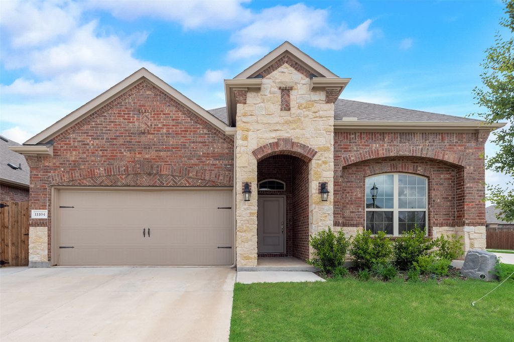 11104 Canyon Mine Drive, Aubrey, TX 76227