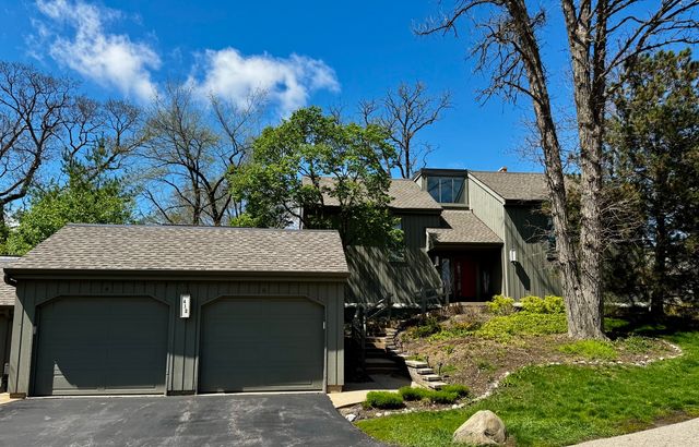 412 Deer Trail Hill B, Lake Barrington, IL 60010