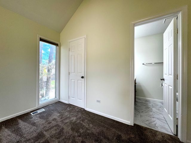 412 Deer Trail Hill B, Lake Barrington, IL 60010
