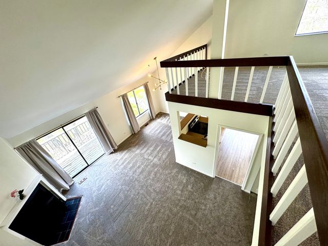 412 Deer Trail Hill B, Lake Barrington, IL 60010
