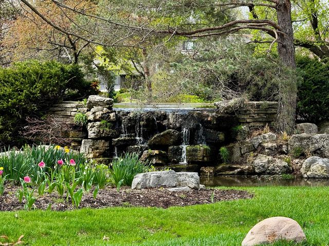 412 Deer Trail Hill B, Lake Barrington, IL 60010
