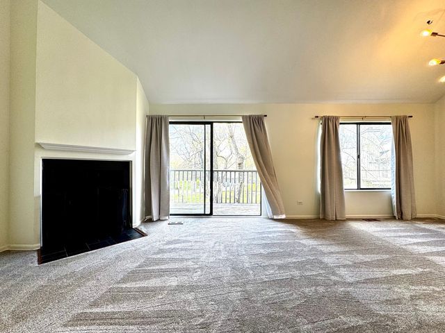 412 Deer Trail Hill B, Lake Barrington, IL 60010