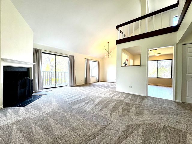 412 Deer Trail Hill B, Lake Barrington, IL 60010