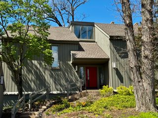 412 Deer Trail Hill B, Lake Barrington, IL 60010