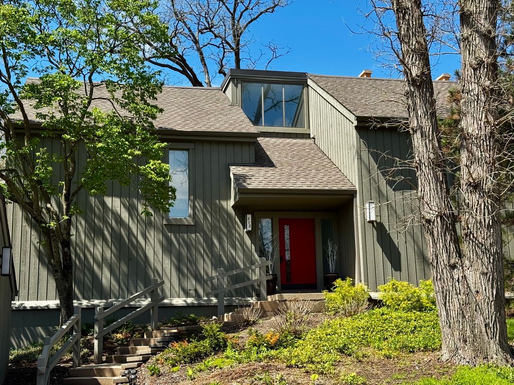412 Deer Trail Hill B, Lake Barrington, IL 60010