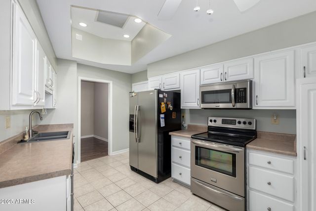 10105 W HIGHWOOD Lane, Sun City, AZ 85373