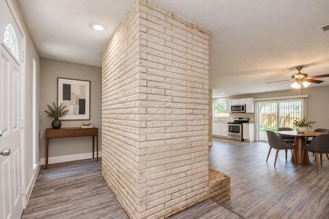 4126 Worrell Drive, Houston, TX 77045