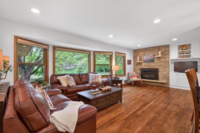 1842 Beecher Drive, Eagan, MN 55122
