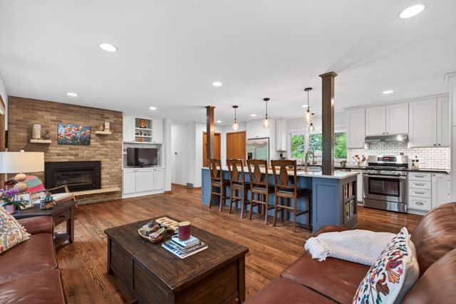 1842 Beecher Drive, Eagan, MN 55122