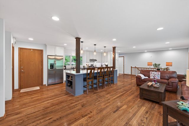 1842 Beecher Drive, Eagan, MN 55122