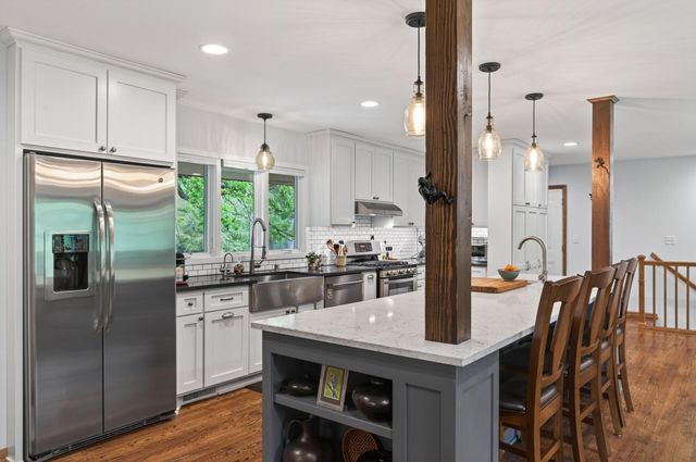 1842 Beecher Drive, Eagan, MN 55122
