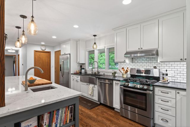 1842 Beecher Drive, Eagan, MN 55122