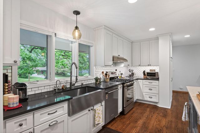 1842 Beecher Drive, Eagan, MN 55122